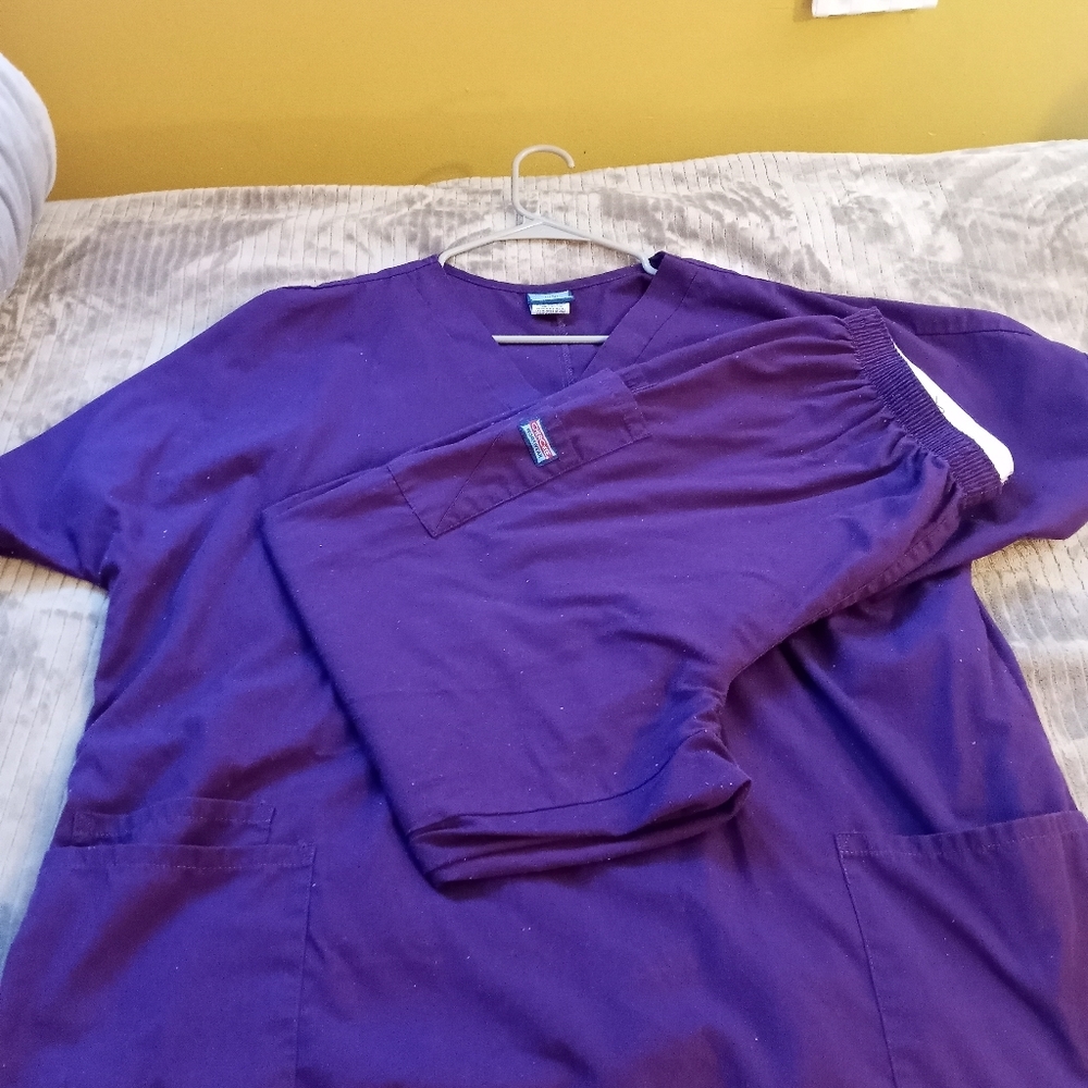 Purple Cherokee Women Scrub Set 2X Top / XL Bottom (Like New) $35